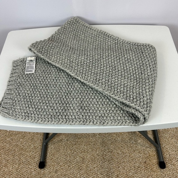 GAP Gray Wool Alpaca Blend Knit Scarf - Picture 2 of 6